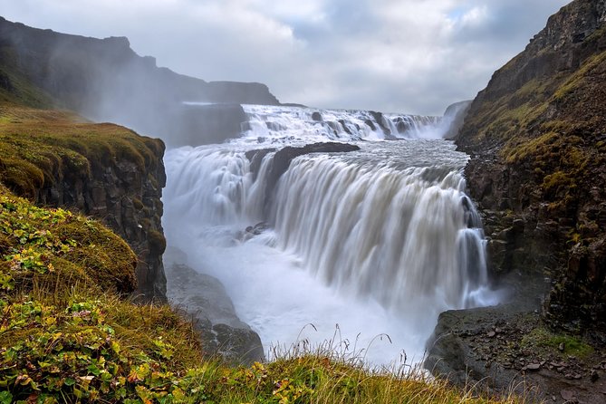 Golden Circle Day Tour in Mini Bus From Reykjavik With Fridheimar Tomato Farm - Visiting the Geysir Geothermal Area
