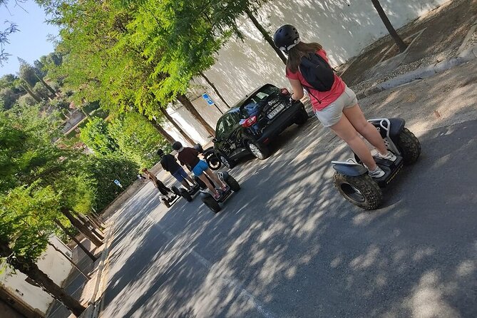 Granada: Albaicin and Sacromonte Segway Tour - Exploring the Albaicin Neighborhood