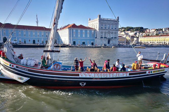 Lisbon Traditional Boats - Express Cruise - 45min - Meeting and End Points