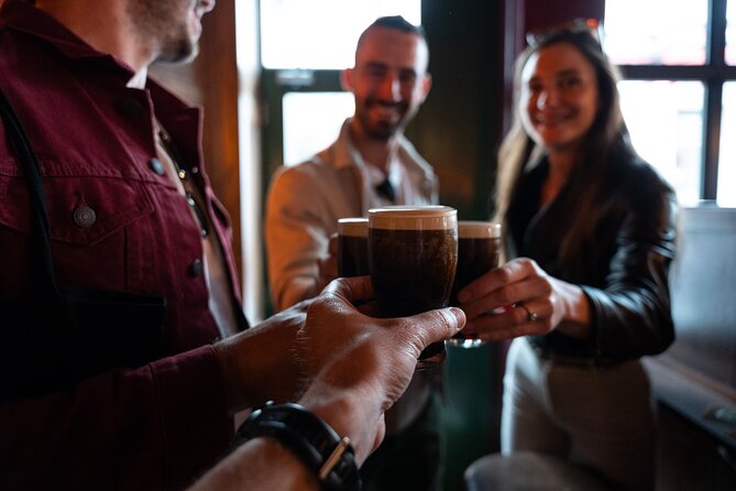 London Foodie Adventure: +10 Dishes With Sherpa Food Tours - Engaging Guides and Commentary