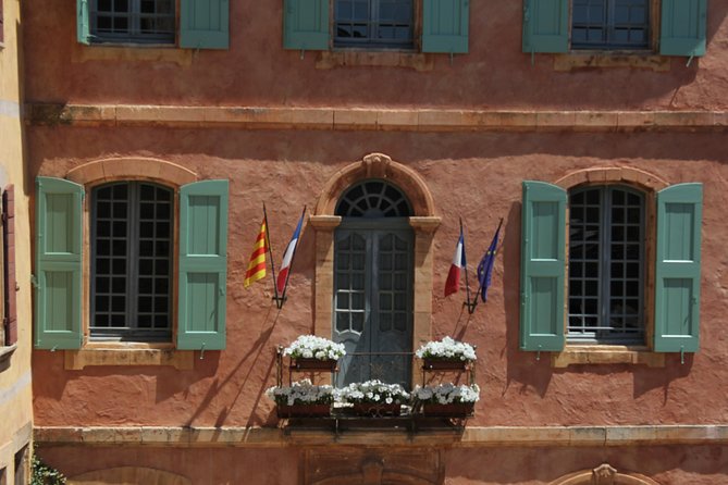 Luberon Market & Villages Day Trip From Aix-En-Provence - Knowledgeable Guides and Engaging Experiences