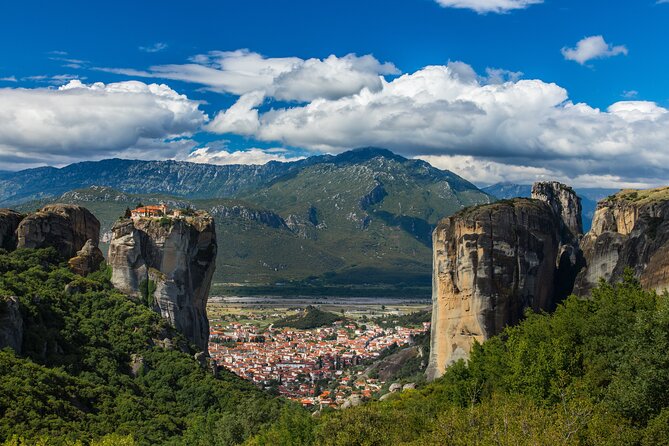 Meteora Day Trip With Multilingual Audioguide & Lunch - Indulging in the Traditional Lunch