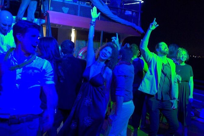Miami Party Boat Cruice Music & Skyline Views 1 Hour 20MIN of Fun - Music, Entertainment, and Atmosphere