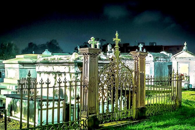 New Orleans Dead of Night Ghosts and Cemetery Bus Tour - Weather and Attire Considerations