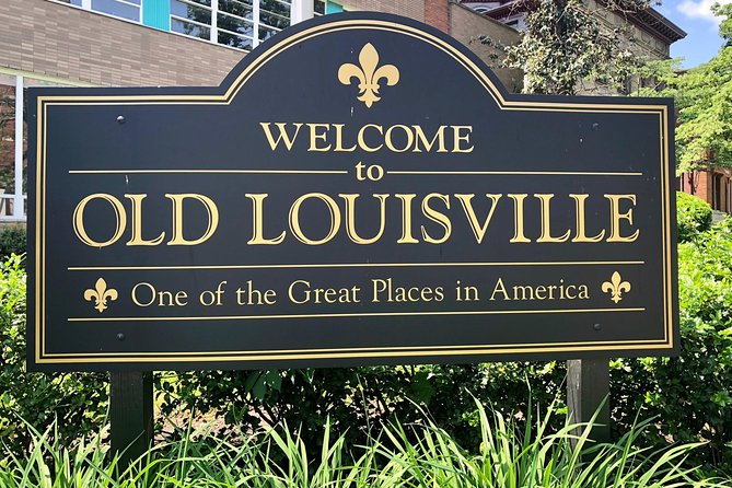 Old Louisville Walking Tour Recommended by The New York Times! @ 4th and Ormsby - Admiring Victorian Architecture