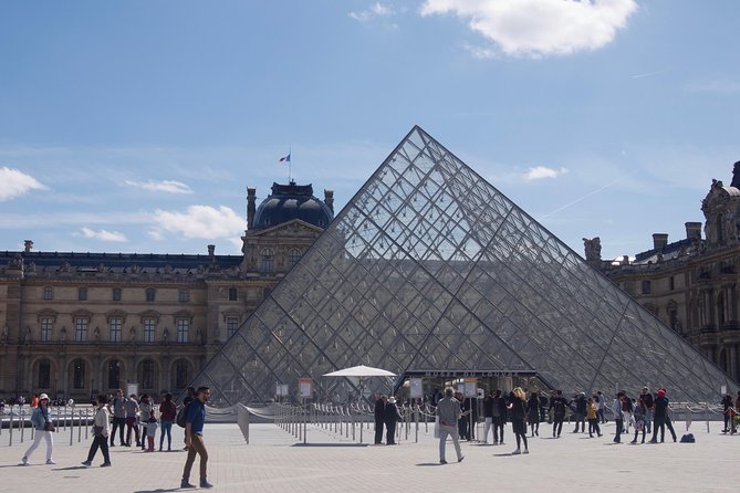 Paris Louvre Museum Skip the Line Must-Sees Guided Tour - Group Size and Communication
