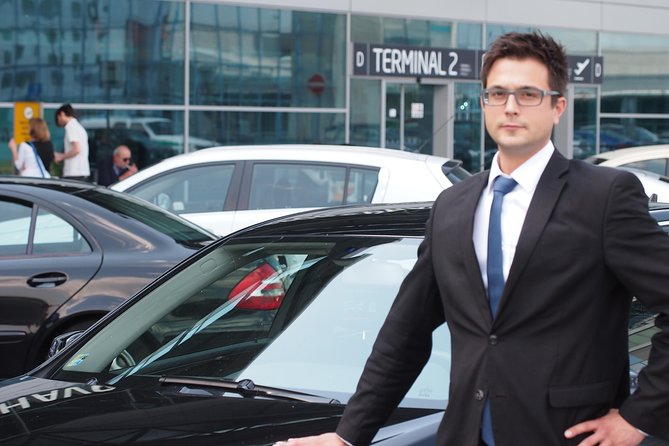 Prague Airport Shared Arrival Transfer - Optional City Tour
