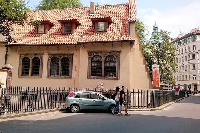 Prague Jewish Quarter Walking Tour With Admission Tickets - Visiting the Spanish Synagogue
