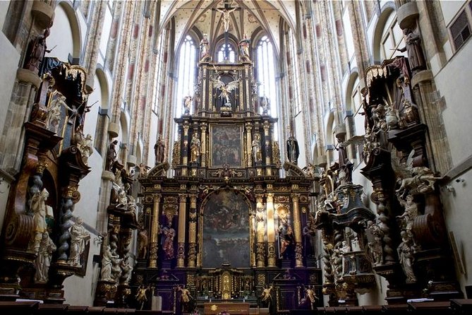Prague Old Town New Town and Jewish Quarter Morning Tour - Taking in the Jewish Quarter