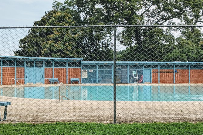 Private Stranger Things The Upside Down Film Locations Tour in Atlanta - Discovering Hawkins Middle School