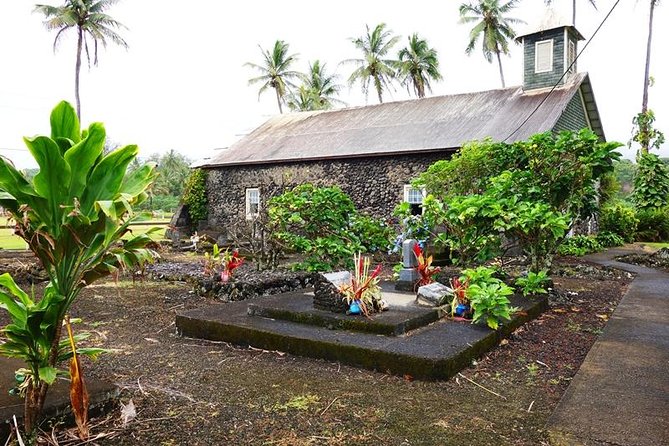 Road to Hana in Mercedes Van: Waterfalls and Black Sand Beach - Mauis Stunning Landscapes