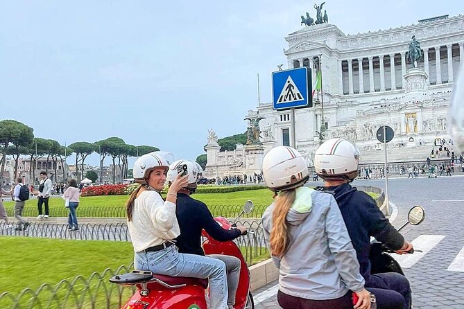 Rome by Vespa: Classic Rome Tour With Pick up - Exploring Romes Iconic Sites