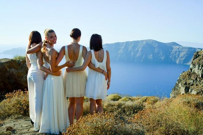 Santorini Island Private Custom Tour in Half or Full Day - Exploring Oia: The Iconic Charm of Santorini
