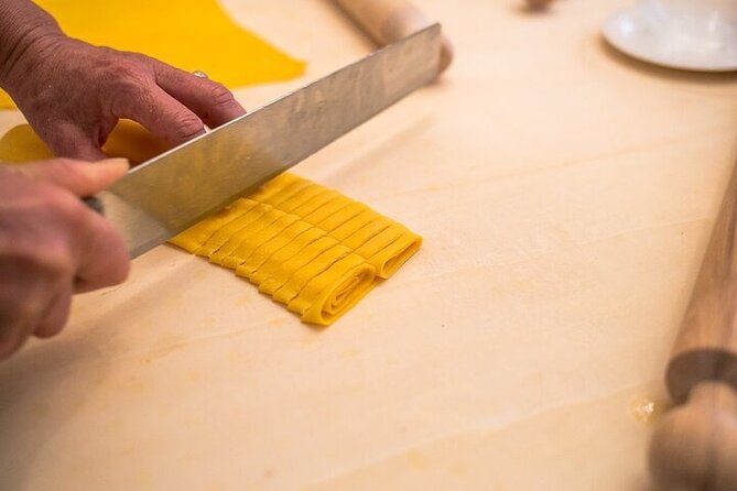 Small Group Pasta and Tiramisu Class in Como - Host Highlights