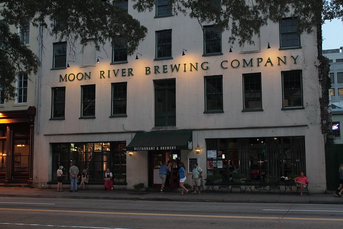 Spooky Savannah Haunted Pub Crawl - Guides: Captivating Storytellers