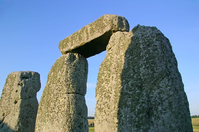 Stonehenge Half-Day Tour From London With Admission & Snack Pack - Exploring Stonehenge
