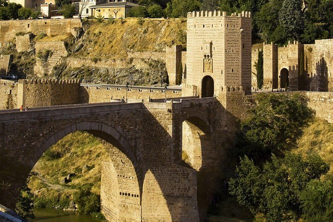 Toledo Half Day Tour With Cathedral, St Tome Church & Synagoge - Exploring the Church of Santo Tomé