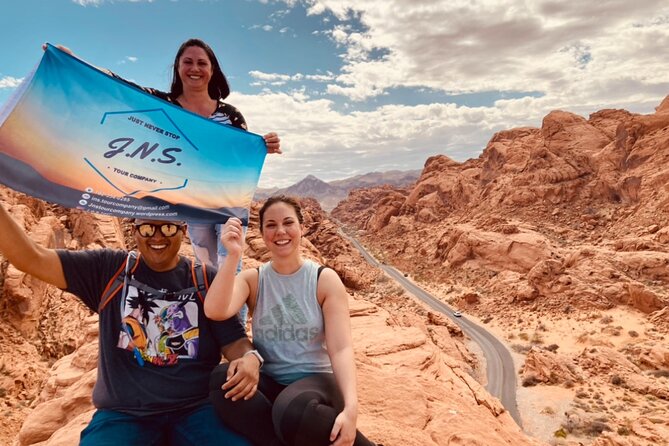 Valley of Fire and Seven Magic Mountains Day Tour From Las Vegas - Exploring the Valley of Fire