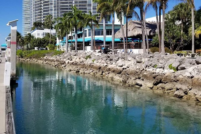 24 Ft Miami Bay: Private Boat, Gas Included , 8 People, Captained - Hassle-free Rental Experience