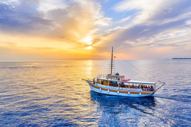3-Hour Sunset Dolphin Spotting and Dinner in Medulin Archipelago - Booking Flexibility and Capacity