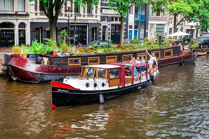 Amsterdam Small-Group Canal Cruise With Dutch Snacks and Drink - Exploring Amsterdams Canals