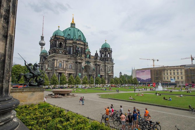 Berlin Highlights Sightseeing Bike Tour in Small Groups - Participant Experiences and Notable Guides