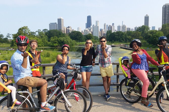 Bike Tour of Chicagos Lakefront Neighborhoods - Discovering the Charming Victorian Houses of Old Town