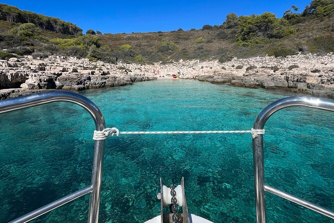 Boat Tour at Delfina Hvar - Language and Tour Guide Capabilities
