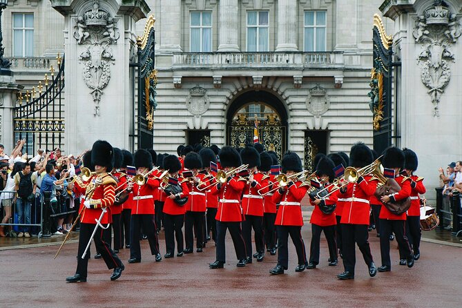 Buckingham Palace & Changing of the Guard Experience - Exploring Buckingham Palace