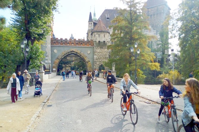 Budapest Historic Downtown Bicycle Tour in Small Groups - Historical and Cultural Insights