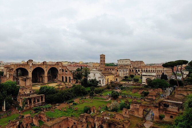 Colosseum & Ancient Rome Guided Walking Tour - Exploring the Colosseum
