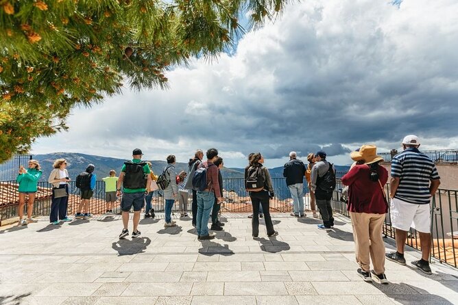 Delphi and Arachova Full-Day Trip From Athens With Audio Guide - Discover the Charming Village of Arachova