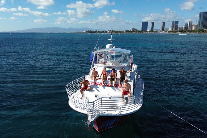 Deluxe Snorkel and Wildlife Cruise in Waikiki - Refreshments and Onboard Amenities