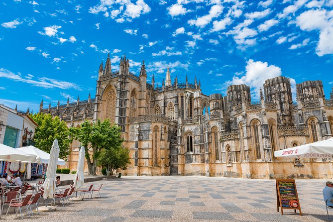 Fatima Batalha Nazaré Óbidos Small Group Tour From Lisbon - Discovering the Batalha Monastery