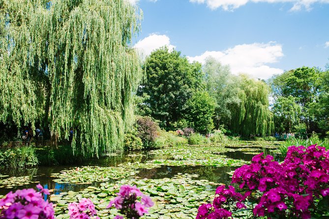 From Paris: Monet Gardens & Giverny Bike Tour With Picnic Stop - Getting to the Meeting Point