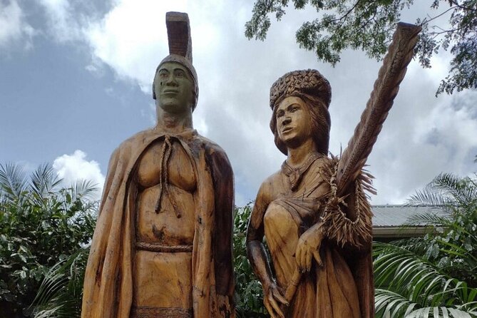 Full Day Oahu Tour With Byodo Temple & Waimea Waterfalls - Discovering Waimea Waterfall