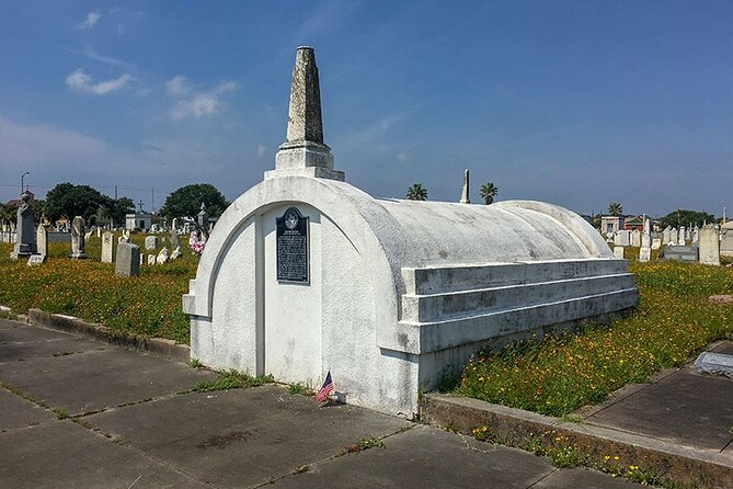Galvestons Haunted Cemetery Walking Tour - Capturing Ghostly Happenings
