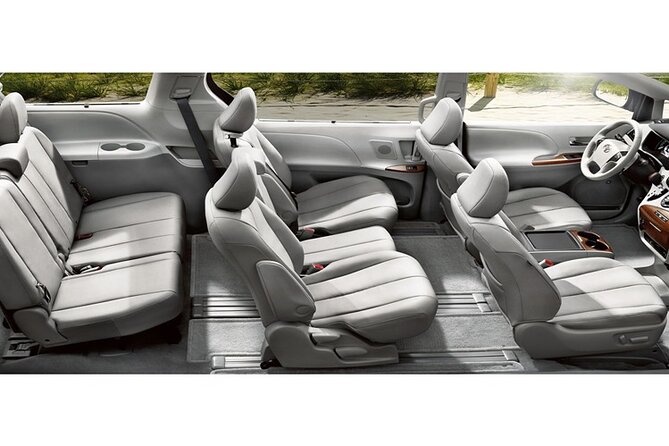 Honolulu Airport & Waikiki Hotels Private Transfer by Minivan (Up to 5 People) - Comfortable and Spacious Minivan