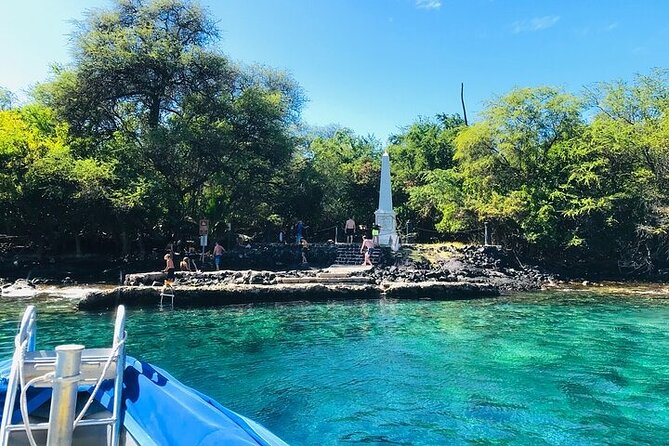 Kona Wild Dolphin, Sea Cave & Captain Cook Reef Snorkel Adventure - Knowledgeable Crew