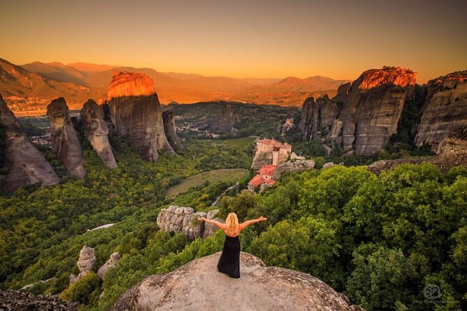 Majestic Sunset Meteora Tour With Local Guide - Witnessing the Breathtaking Sunset