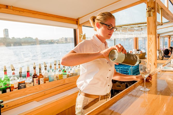 Manhattan Architecture Yacht Cruise - Accessibility and Age Recommendations
