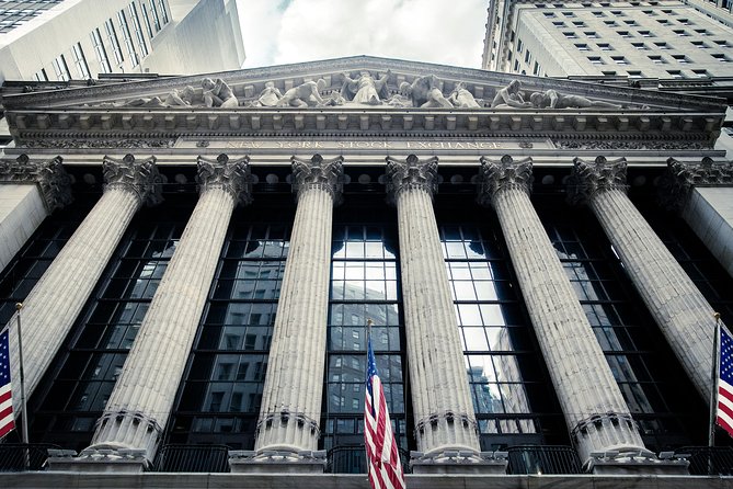 Manhattan Group Tour Including Wall Street and 911 Memorial - Landmarks Along the Way