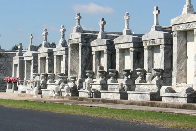 New Orleans City Tour: Cemetery, French Quarter, Garden District - The Cemetery