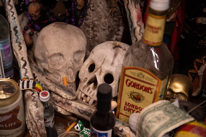 New Orleans Spirits & Spells: Witchcraft, Voodoo, and Ghost Tour - Participating in a Ritual and Casting a Group Spell