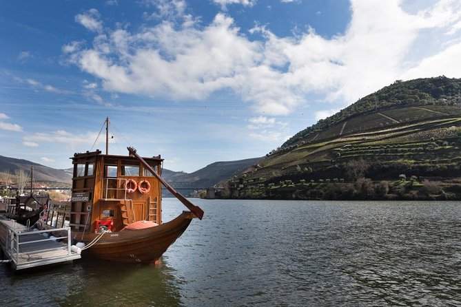 Private Douro Valley Wine Tour: 2 Wine Estates, Lunch and Cruise - Accessibility and Weather Dependence