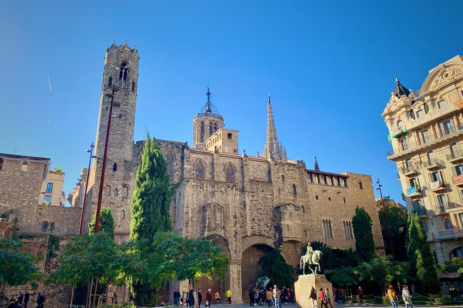 Ramblas, Old Town, Gothic and Gaudi Architecture Walking Tour - Accessibility and Recommendations