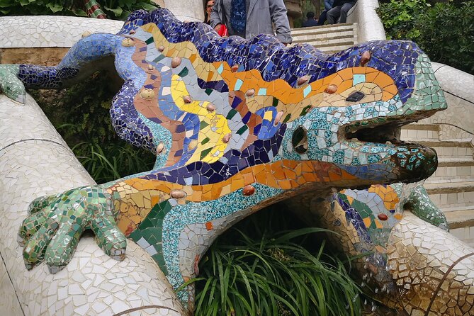 Sagrada Familia and Guell Park Small Group Tour: Drink and Tapa - Food and Drink