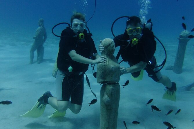 SCUBA DIVING First Time Experience - Capturing Memories Underwater