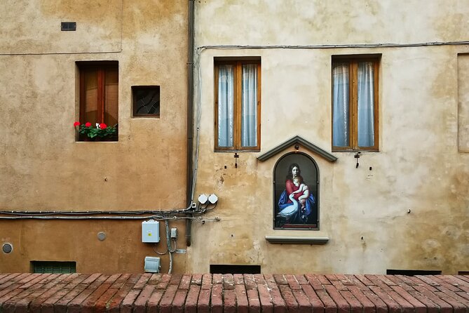 Skip the Line: Siena Duomo and City Walking Tour - Meeting the Local Guide and Exploring Siena