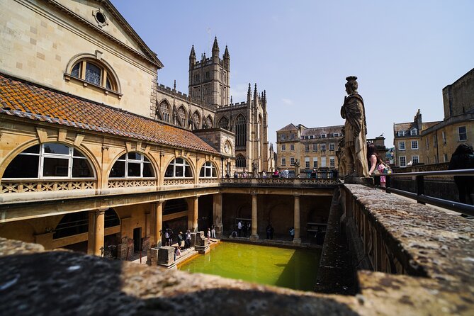 Small-Group Day Trip to Stonehenge, Bath and Windsor From London - Tour Windsor Castle